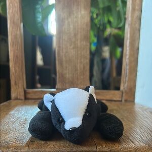 Adorable laying Ty skunk (Stinky)